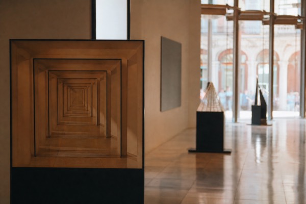 Distorted perspective room where two visitors appear to be wildly different heights